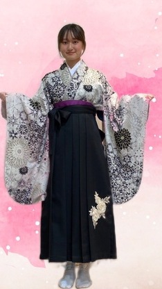 JAPANSTYLE×中村里砂ブランドの大人っぽく上品な袴コーデのイメージ