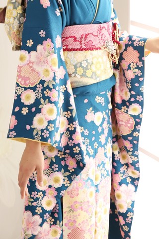振袖-264 金刺繍 銀刺繍 桜地模様 | 姫路の振袖 袴 ドレス レンタルは